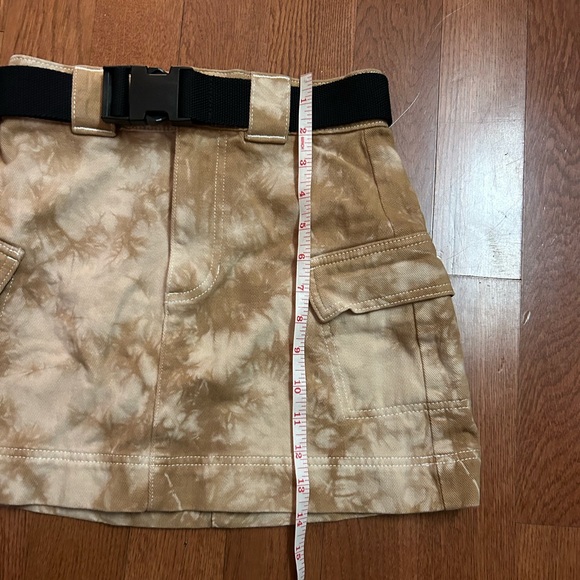 PacSun belted cargo skirt in brown tie dye print. Size 24” 
EUC - Picture 7 of 8